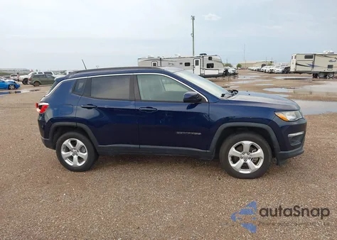 2019 Jeep Compass Latitude 4X4 z USA, uszkodzony, nr VIN 3C4NJDBB7KT596903